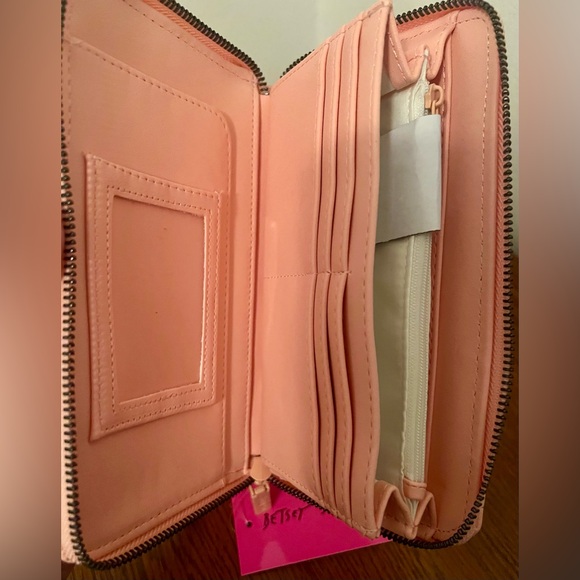 BETSEY JOHNSON PINK QUILTED DAISY FLOWER SPRING WALLET WRISTLET ZIP AROUND - Picture 7 of 8